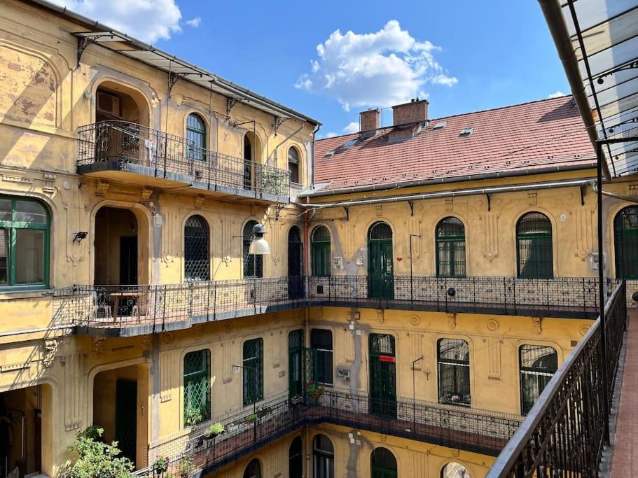 Edna Studio With Balcony Budapest Exterior foto